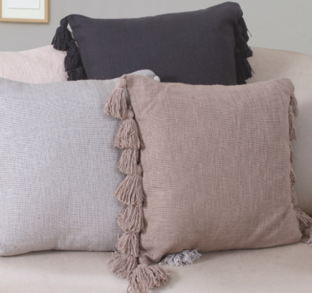 <p>The perfect basics can transform a space, and our decorative pillows are no exception. Imagine sinking into the softest fabrics, with colors that effortlessly complement your style.</p>